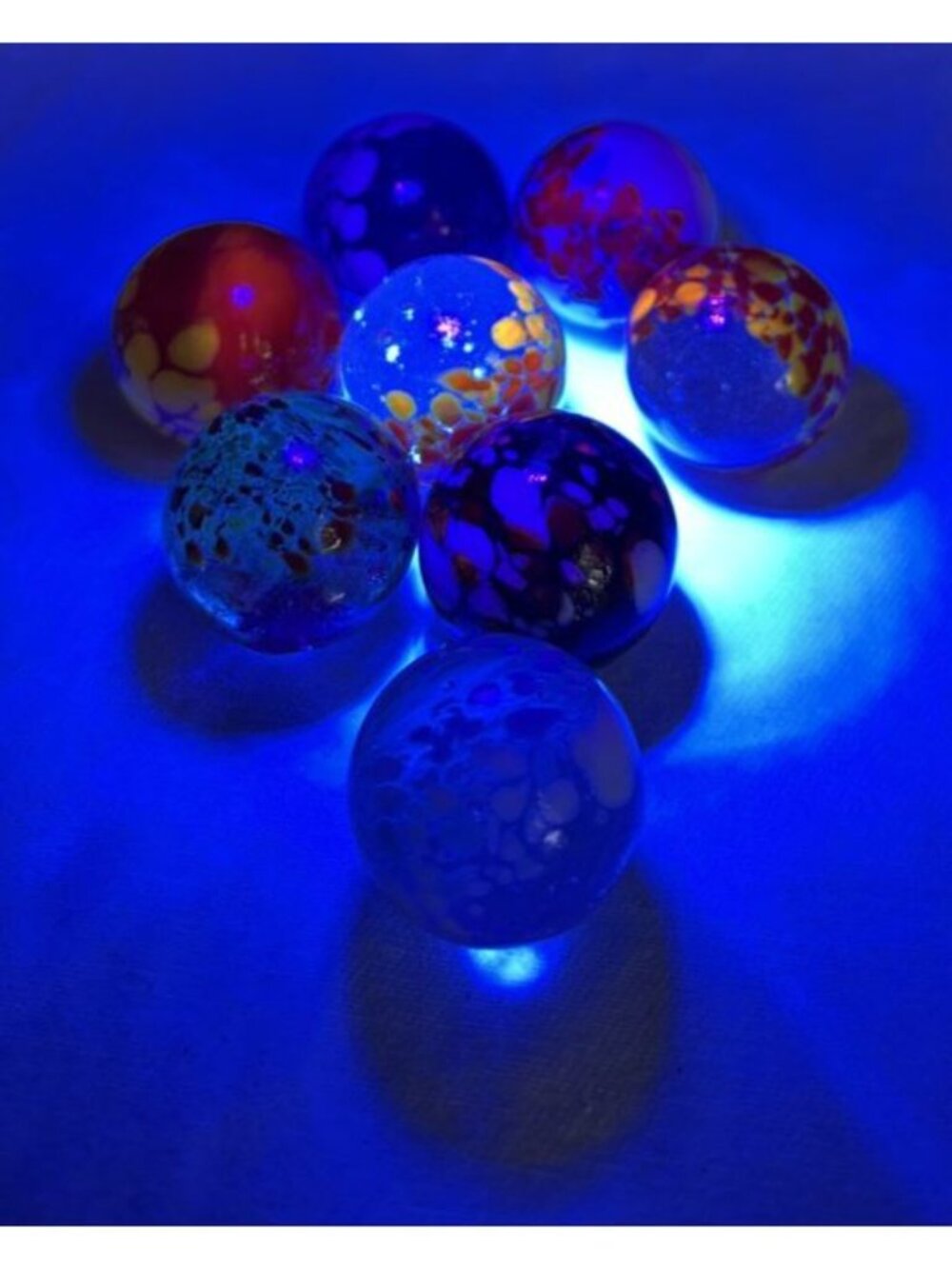 House Of Marbles Shooter Marbles UV Glows 6mm Lot of 8 - Picture 5 of 8